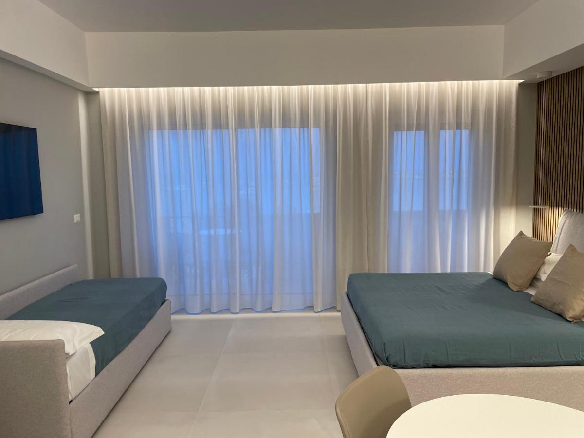 La Finestra Sul Mare Modern Apartment จีอาร์ดีนี นักซอส ภายนอก รูปภาพ