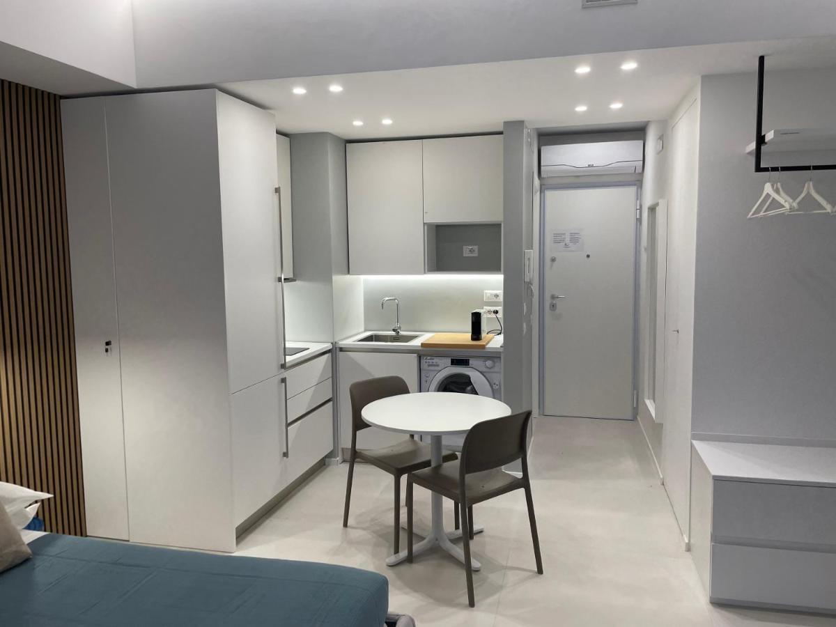 La Finestra Sul Mare Modern Apartment จีอาร์ดีนี นักซอส ภายนอก รูปภาพ